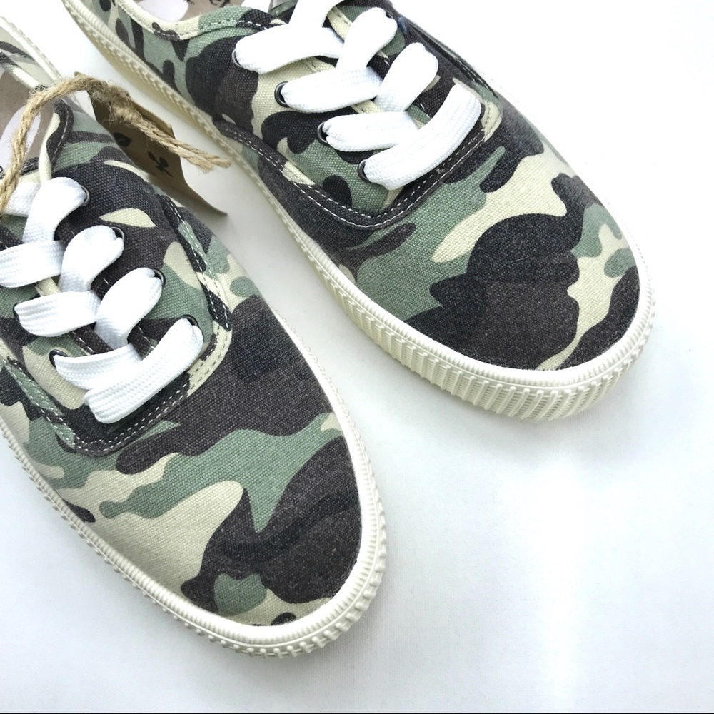 NEW Steve Madden Cool Plant Stream Camo Print Platform Sneaker